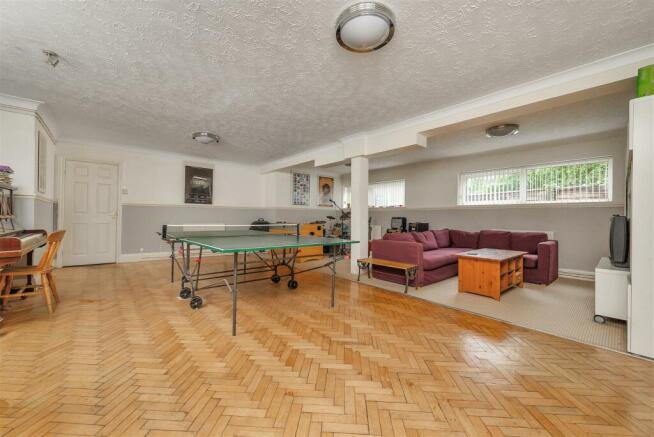 GAMES ROOM