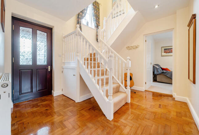 1372867-4-6904b16...