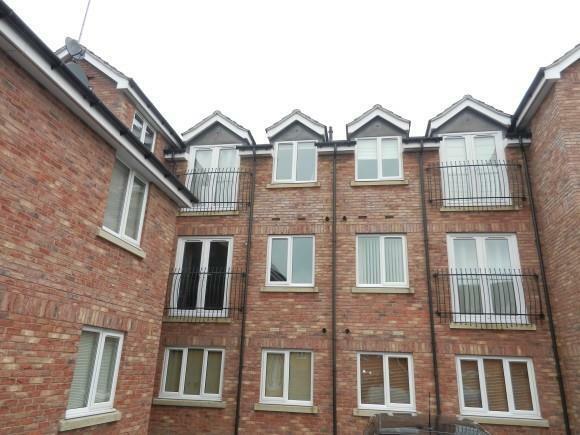 11 Harpers Court Heath Hayes 031.JPG