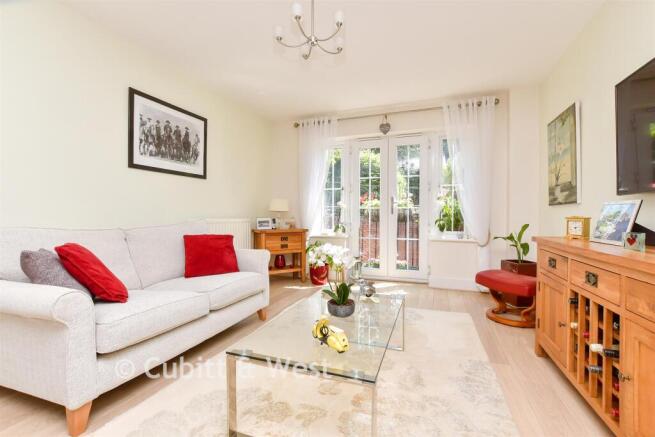 Kitchen / Lounge / Dining Area