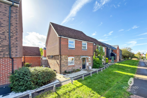 Capercaillie Close, Jennett's Park, Bracknell