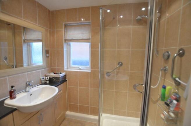Shower room 2.jpg