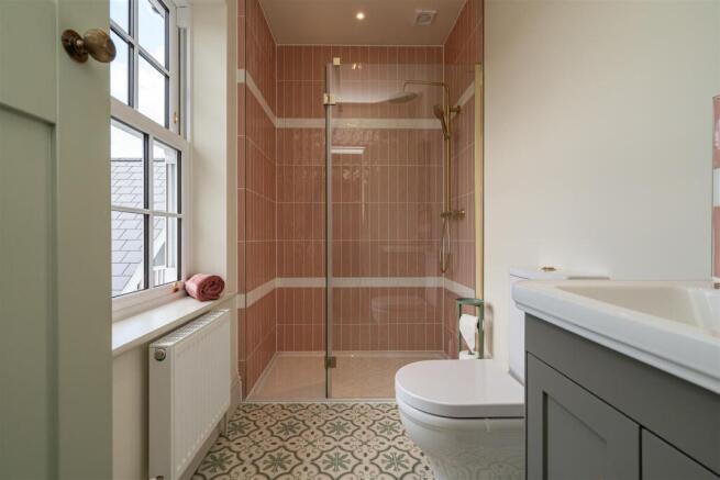 bedroom three en suite.jpg