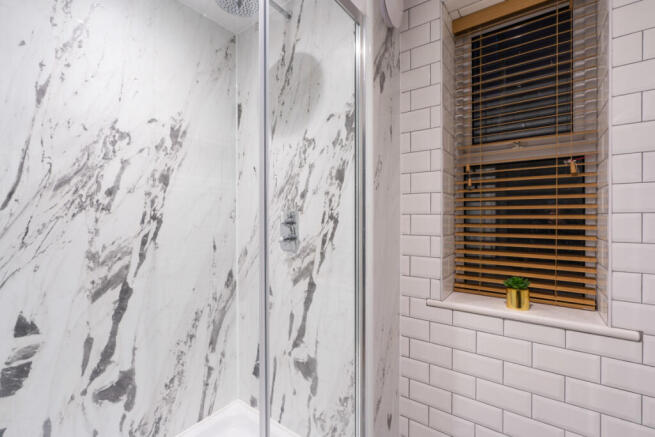 Flat 1, 123 Walter Road Bathroom 1