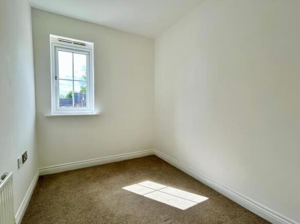 4 bed Semi-Detached to rent Image 12