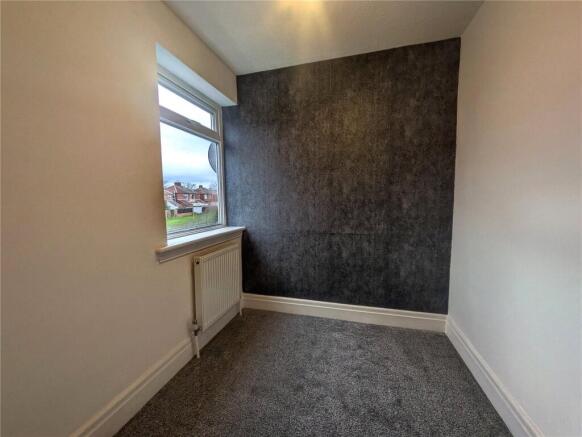 2 bed Terraced to rent Image 6