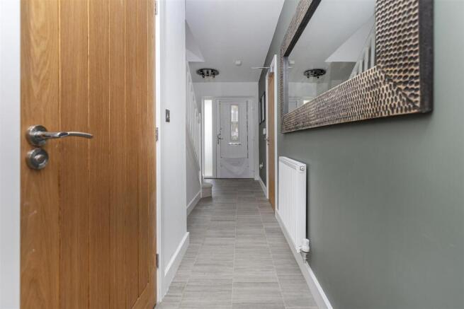 4 bed Town House for sale Image 5
