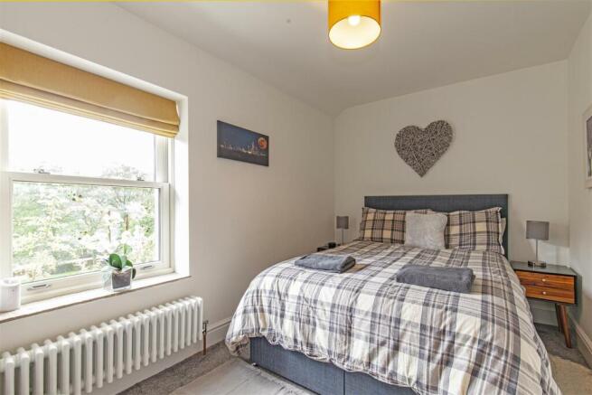 Bedroom 1-1.jpg