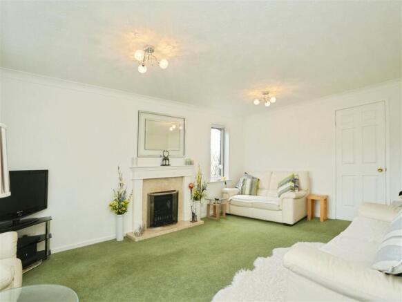 4 bed Detached for sale Image 6
