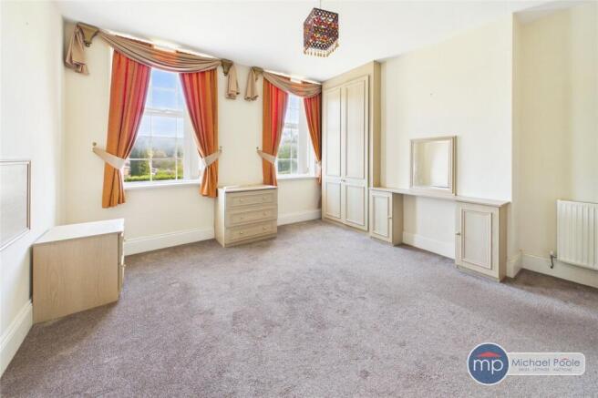 3 bed Flat for sale Image 9