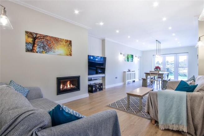 Sitting/Dining Area