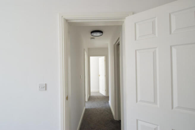 2 bed Apartment to rent Image 4