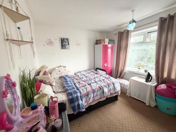 3 bed Semi-Detached for sale Image 8