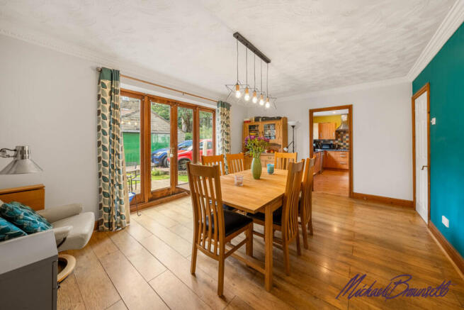 4 bed Detached for sale Image 9