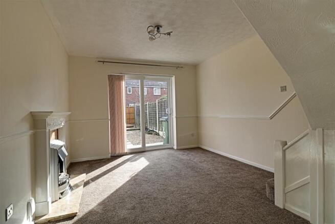 REAR LOUNGE
