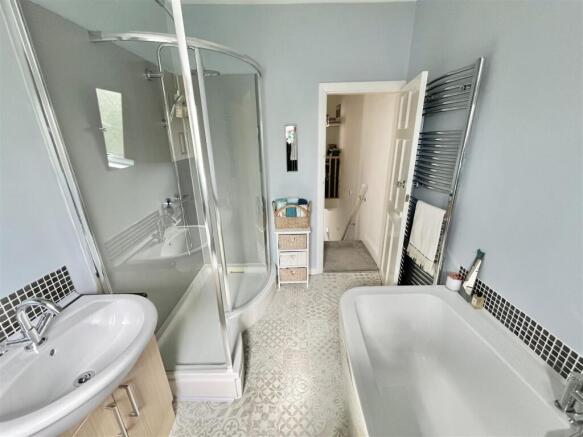 Bathroom Aspect 2