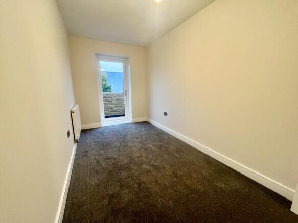 4 bed Semi-Detached to rent Image 7