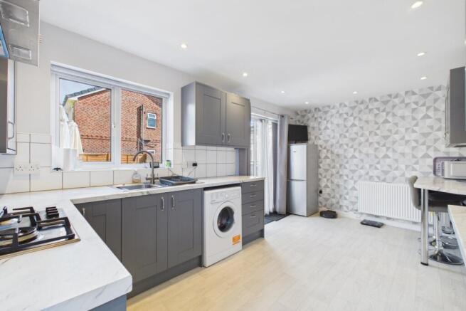 3 bed Semi-Detached for sale Image 6