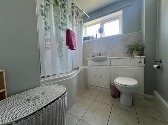 Bathroom.jpg