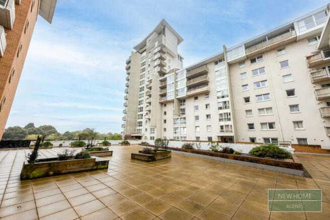 2 Bedroom Flat in CF10 5NY