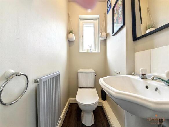 4 bed Detached for sale Image 11