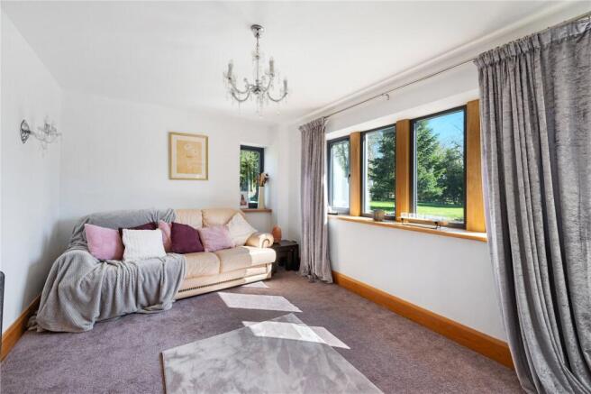 5 bed Detached for sale Image 6