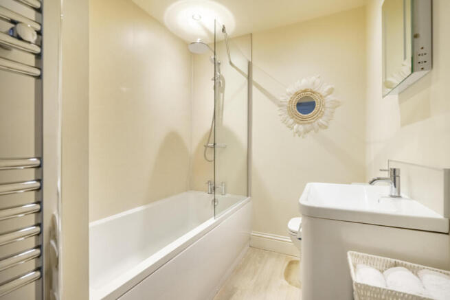 2 bed Apartment for sale Image 11