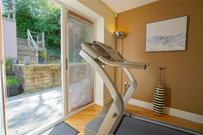 5 bed Detached for sale Image 8
