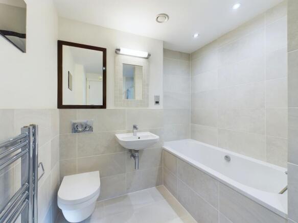 3 bed Apartment to rent Image 9