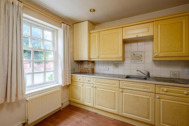 3 bed Terraced for sale Image 12