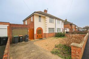 15, Fairholme, Bedford MK41 9DA