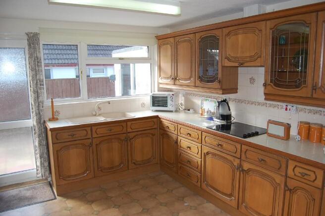 KITCHEN/BREAKFAST