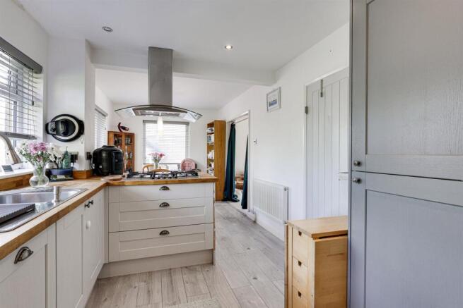 4 bed Detached for sale Image 7