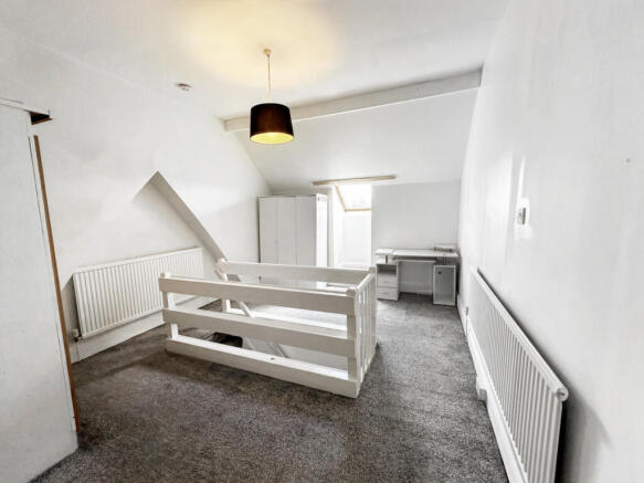 3 bed Terraced for sale Image 12