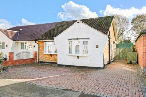 Onslow Gardens, Ongar, CM5