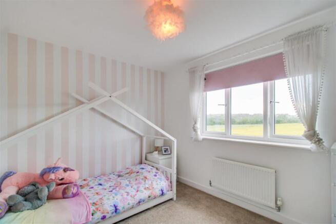 3 bed Town House for sale Image 7