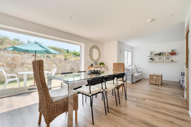 Dining area.jpg