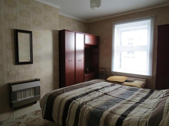 Double Bedroom: