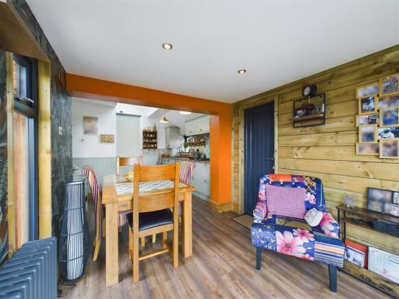KITCHEN/DINER/LIVING