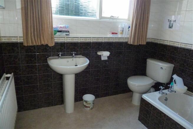 COMBINED BATHROOM AN