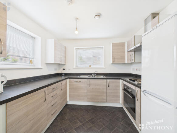 CAM03218G0-PR0619-STILL021