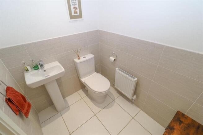 4 bed Detached for sale Image 8