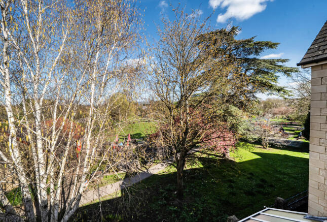 1439224-6-69ce80e...