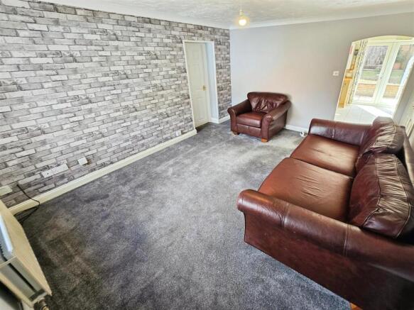 Titty-Ho-Raunds-Lounge.jpg