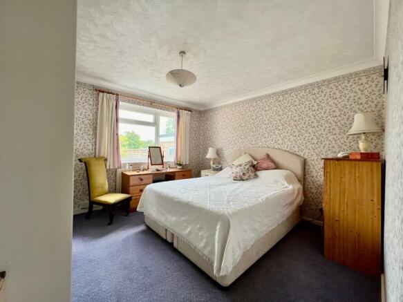 bedroom1.jpg