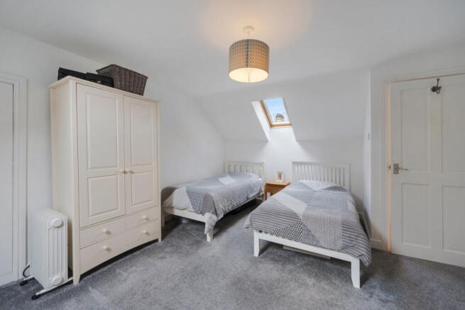 5 bed Detached for sale Image 12
