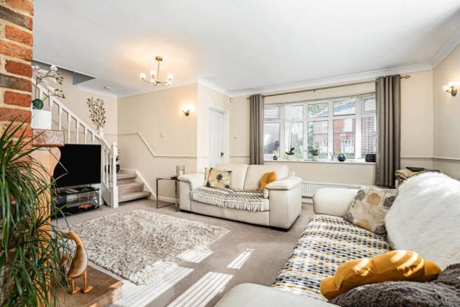 Middle Hill, Egham, Surrey, TW20 photo 4