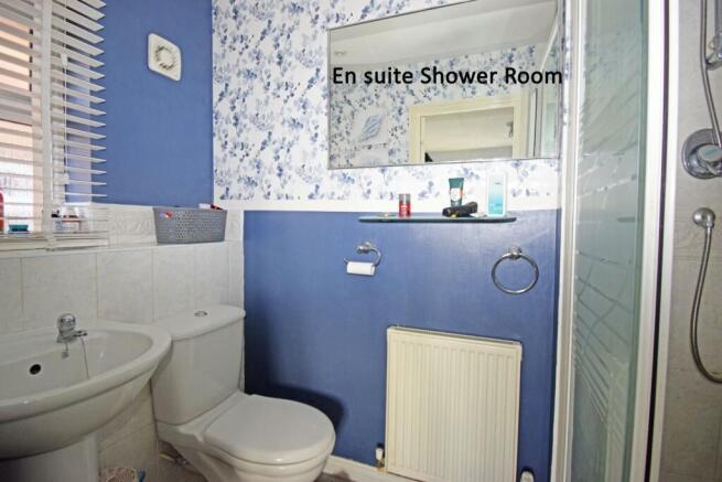 3 Impney Way, bed 1 en suite a.jpg