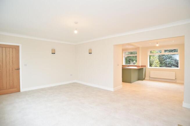 4 bed Detached Bungalow for sale Image 11