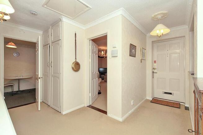 Bla-Hall_1.jpg